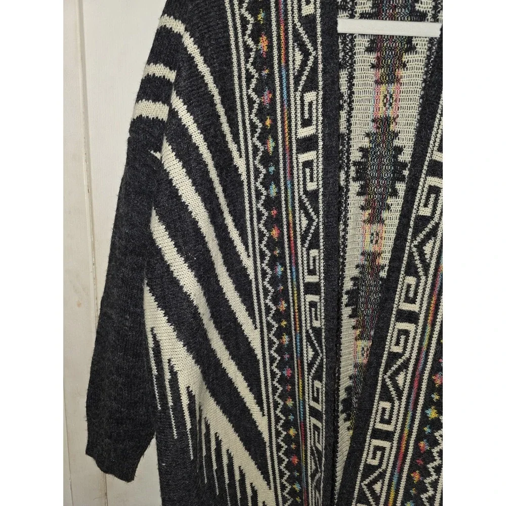 GeeGee Women's S/M Sweater Cardigan Open Front Gray Aztez Western Boho-chic